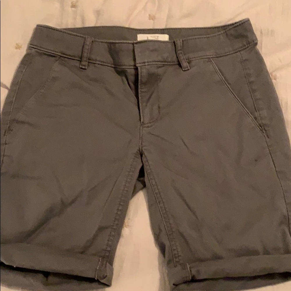 Loft Rolled Cuffed Shorts with 9” inseam